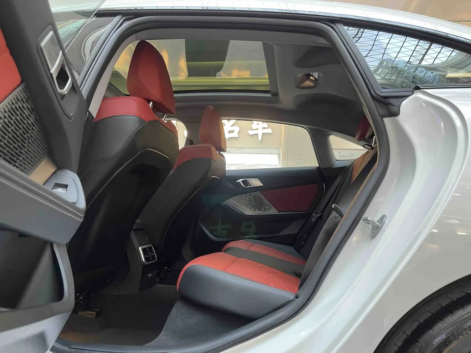 BMW 2 Series 225L M Sports Package 2025 — миниатюра 4