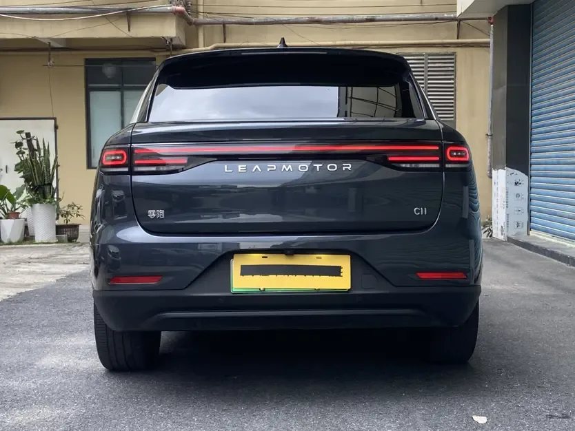 Leapmotor Zero running C11 Pure Electric 515 Smart Edition 2025 — миниатюра 2