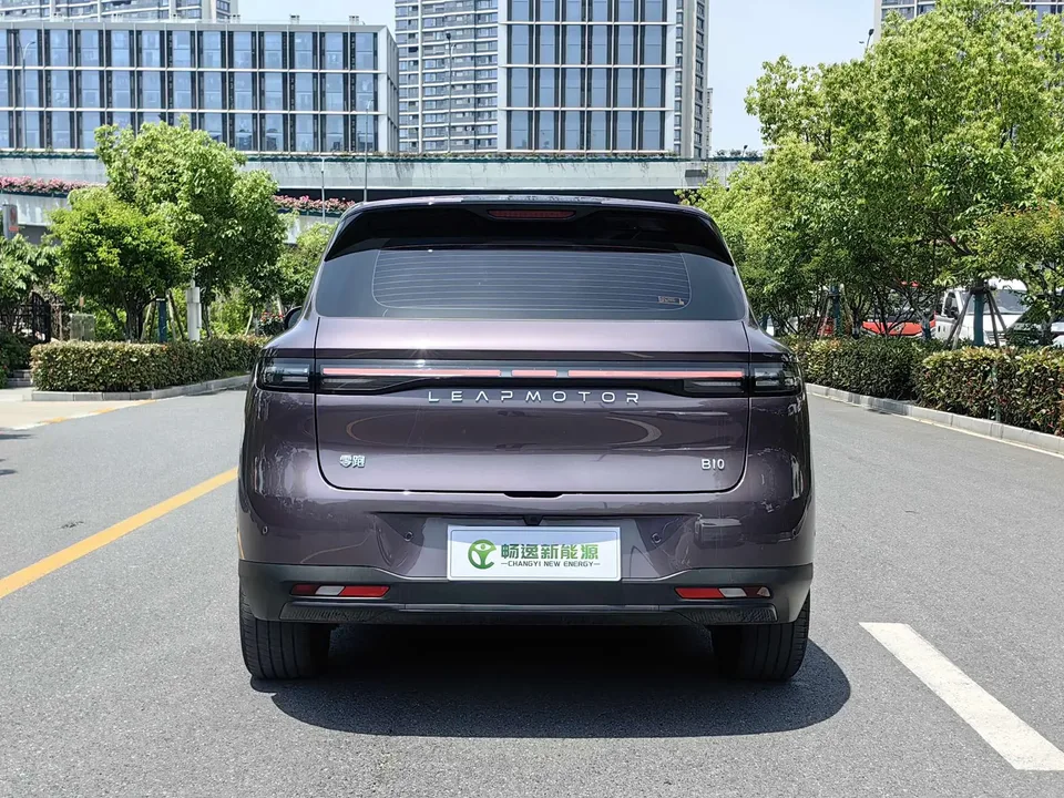 Leapmotor B10 510 Enjoy Edition 2026 — миниатюра 2