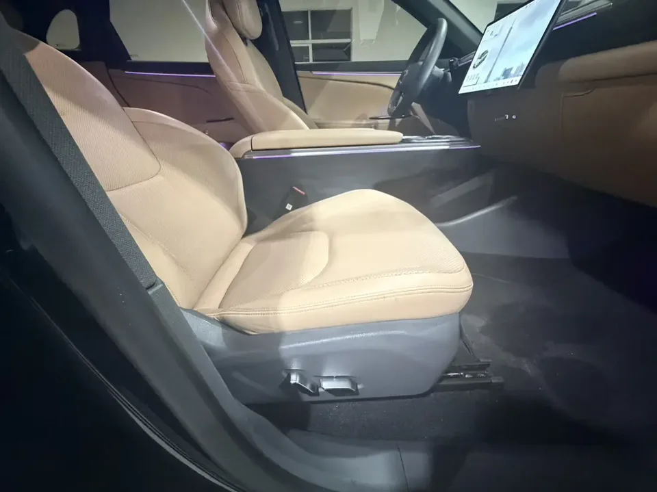 ARCFOX Extreme Fox JiFox Alpha T5 Alpha T5 2025 520 MAX 2025 — миниатюра 3