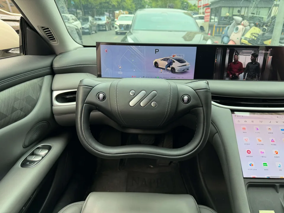 Zhiji L6 Max Standard Edition 75kWh 2024 — миниатюра 3