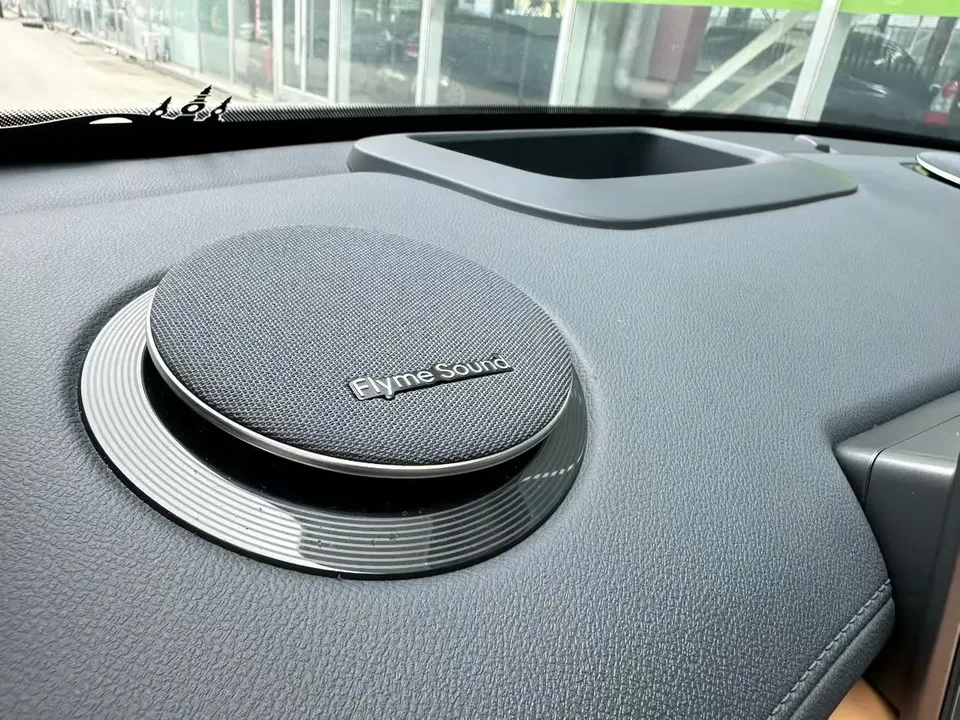 Geely Galaxy Starship 7 EM-i Galaxy Starship 7 EM-i 2025 120KM Pilot Edition 2025 — миниатюра 2