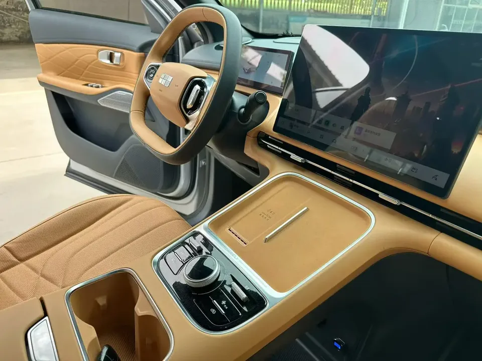 Geely Galaxy Starship 7 EM-i Galaxy Starship 7 EM-i 2025 120KM Pilot Edition 2025 — миниатюра 3