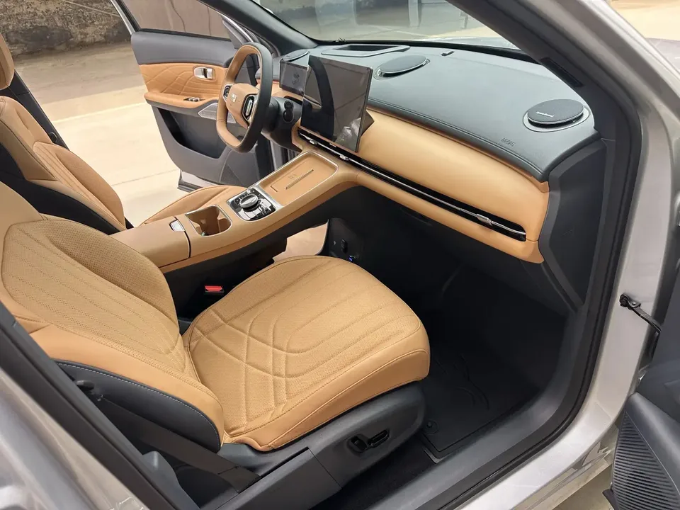 Geely Galaxy Starship 7 EM-i Galaxy Starship 7 EM-i 2025 120KM Pilot Edition 2025 — миниатюра 5