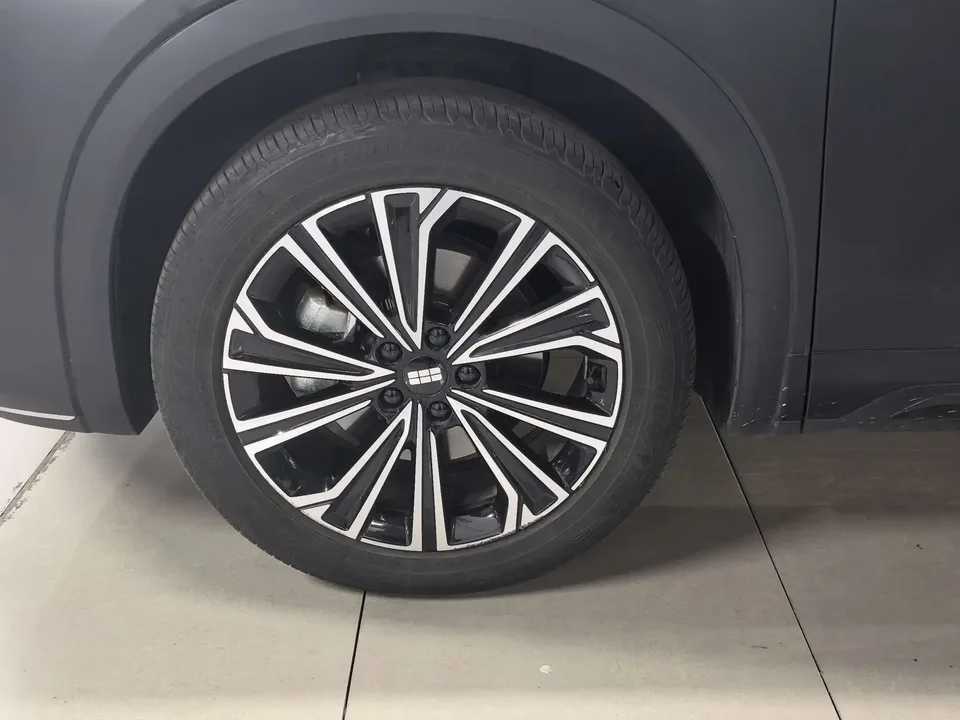 Geely Galaxy Starship 7 EM-i Galaxy Starship 7 EM-i 2025 120KM Pilot Edition 2025 — миниатюра 3