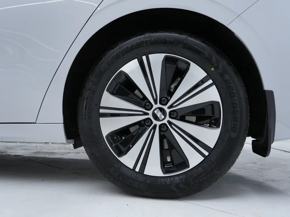 Geely Galaxy A7 EM 150km Explorer+ Edition 2025 — миниатюра 2
