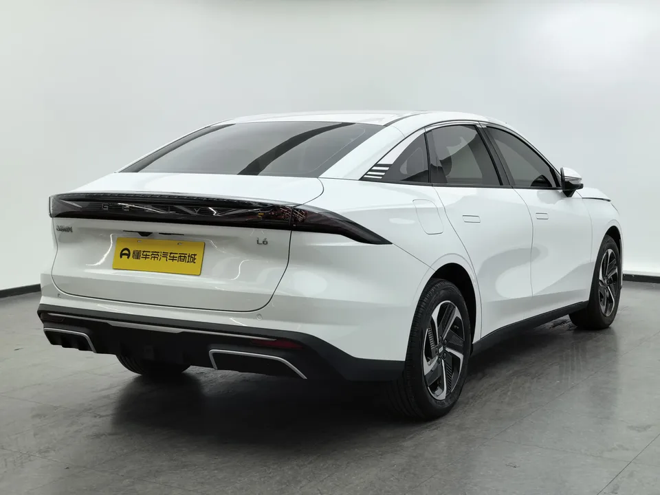Geely Galaxy L6 Longteng Edition 1.5T DHT 125km PLUS 2024 — миниатюра 4