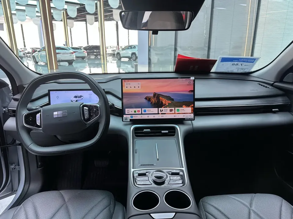 Geely Galaxy L6 Galaxy L6 2025 1.5 EM-i DHT 140KM Starship Edition 2025 — thumbnail 3
