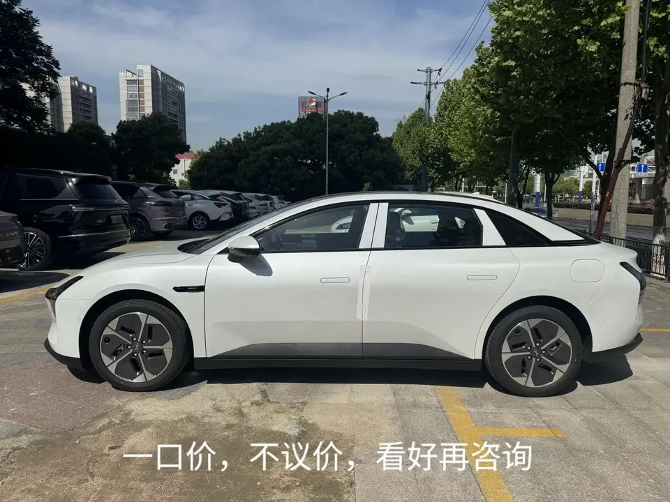 XPeng Xiaopeng MONA M03 515 Long Range Plus Edition 2026 — миниатюра 4