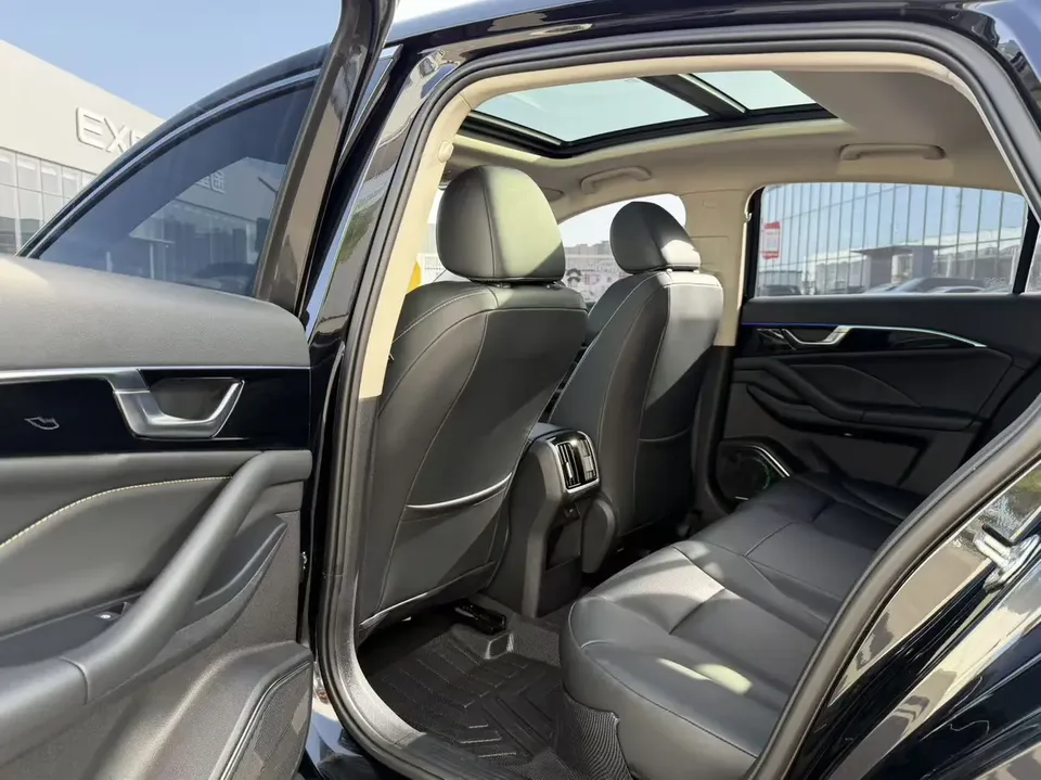FAW Bestune B70 third generation 1.5T automatic enjoyment model 70th anniversary edition 2024 — миниатюра 3