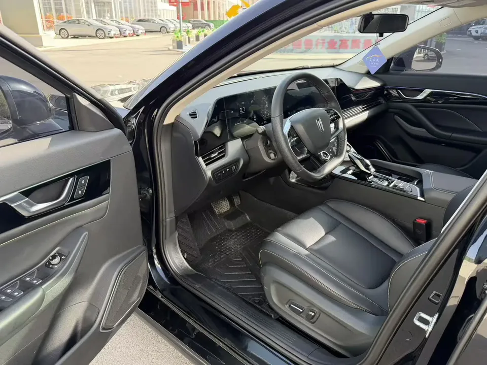 FAW Bestune B70 third generation 1.5T automatic enjoyment model 70th anniversary edition 2024 — миниатюра 5