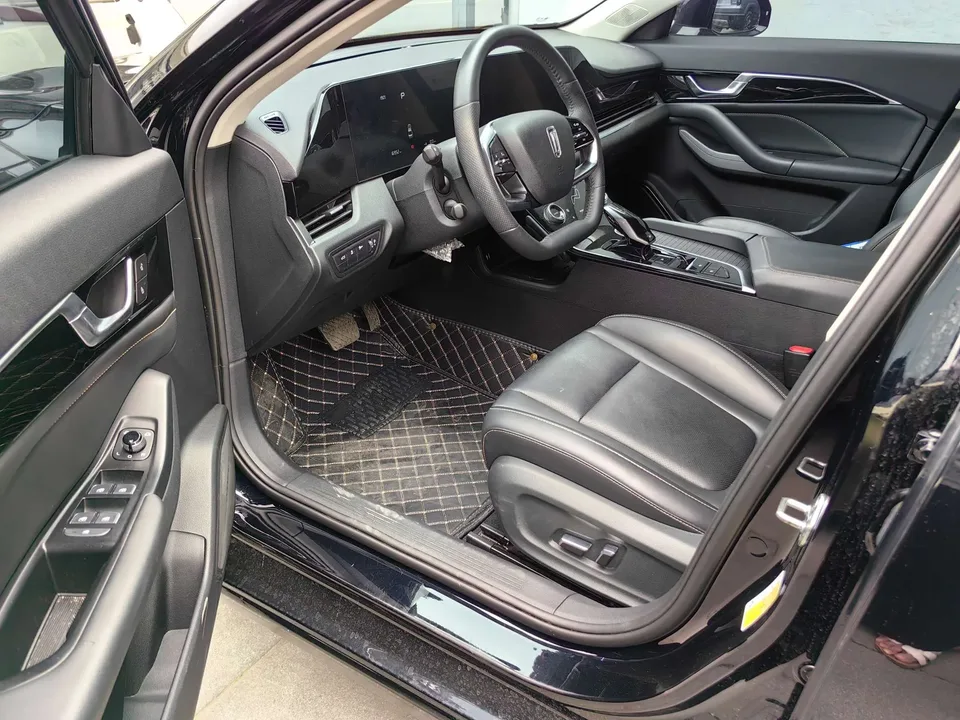 FAW Bestune B70 third generation 1.5T automatic enjoyment model 70th anniversary edition 2024 — миниатюра 3