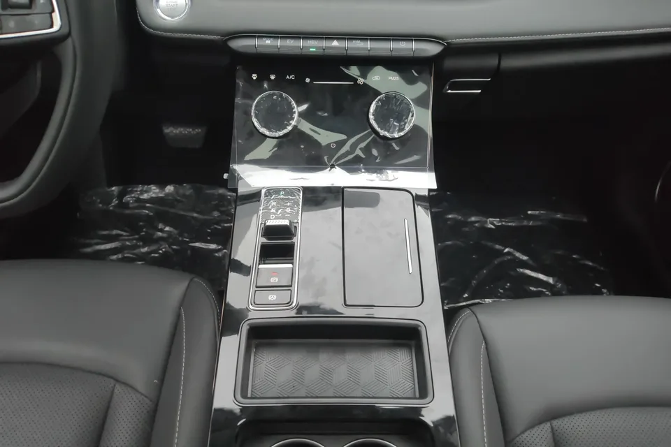 Exeed Xingtu Zhuifeng C-DM 1.5TCI-DHT 105KM Riding on the Wind Edition 2023 — миниатюра 4
