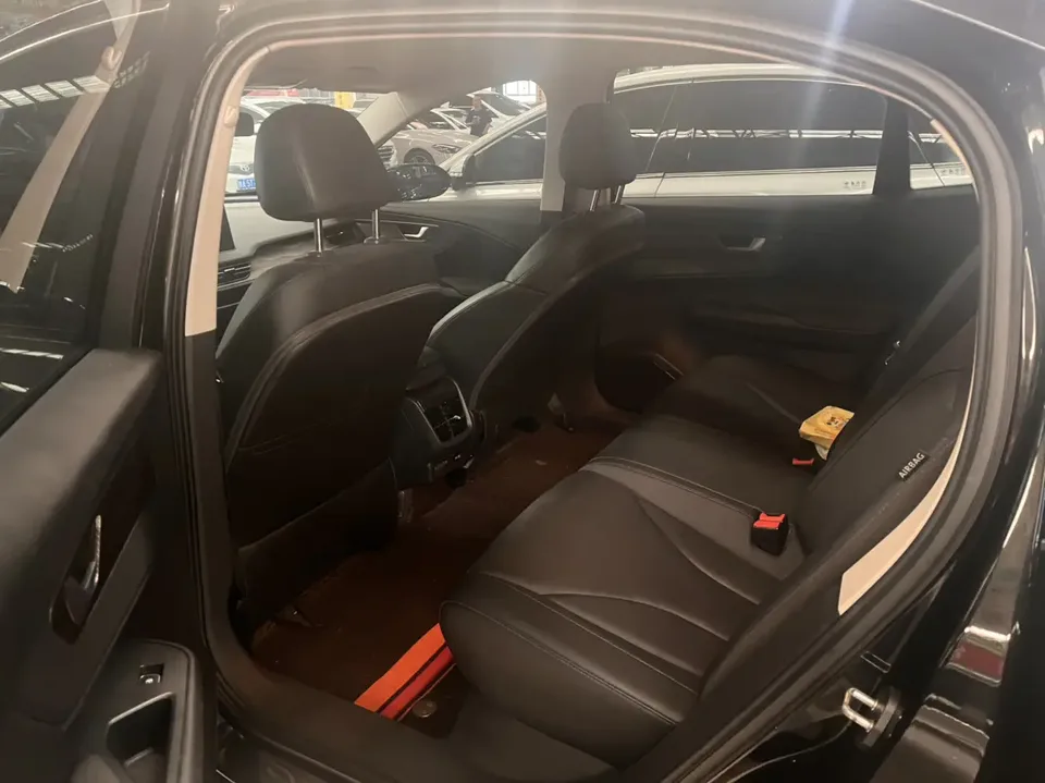 Hongqi E-QM5 facelift basic travel version 2024 — миниатюра 3
