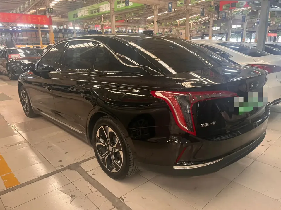 Hongqi E-QM5 facelift basic travel version 2024 — миниатюра 4