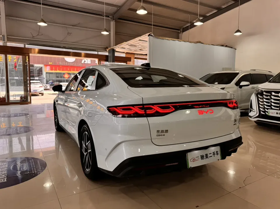 BYD Qin L DM Intelligent Driving Edition DM-i 120KM Beyond Edition 2025 — миниатюра 2