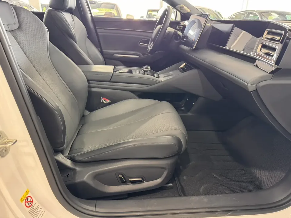 BYD Qin L DM Intelligent Driving Edition DM-i 120KM Beyond Edition 2025 — миниатюра 5