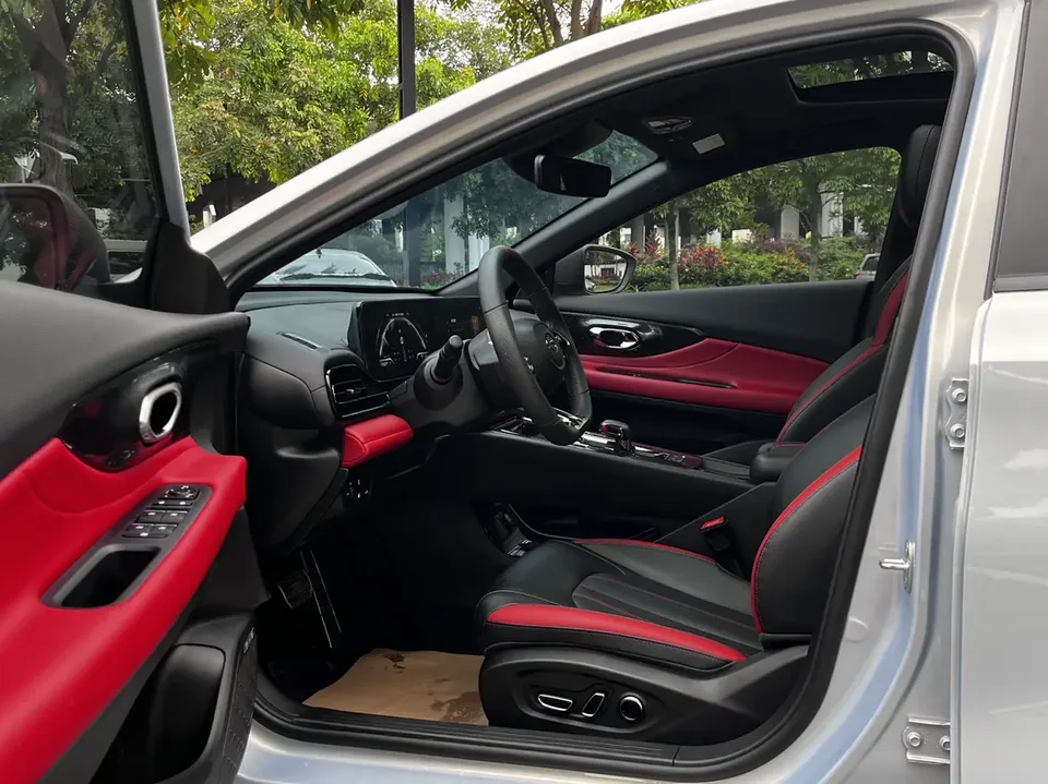 GAC Trumpchi Shadow Leopard Shadow Leopard 2023 2.0L DHT Intelligent Hybrid Edition 2024 — миниатюра 5