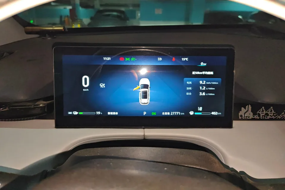 Changan UNI-Z PHEV Blue Whale iDD 125KM Beyond Edition 2024 — миниатюра 3
