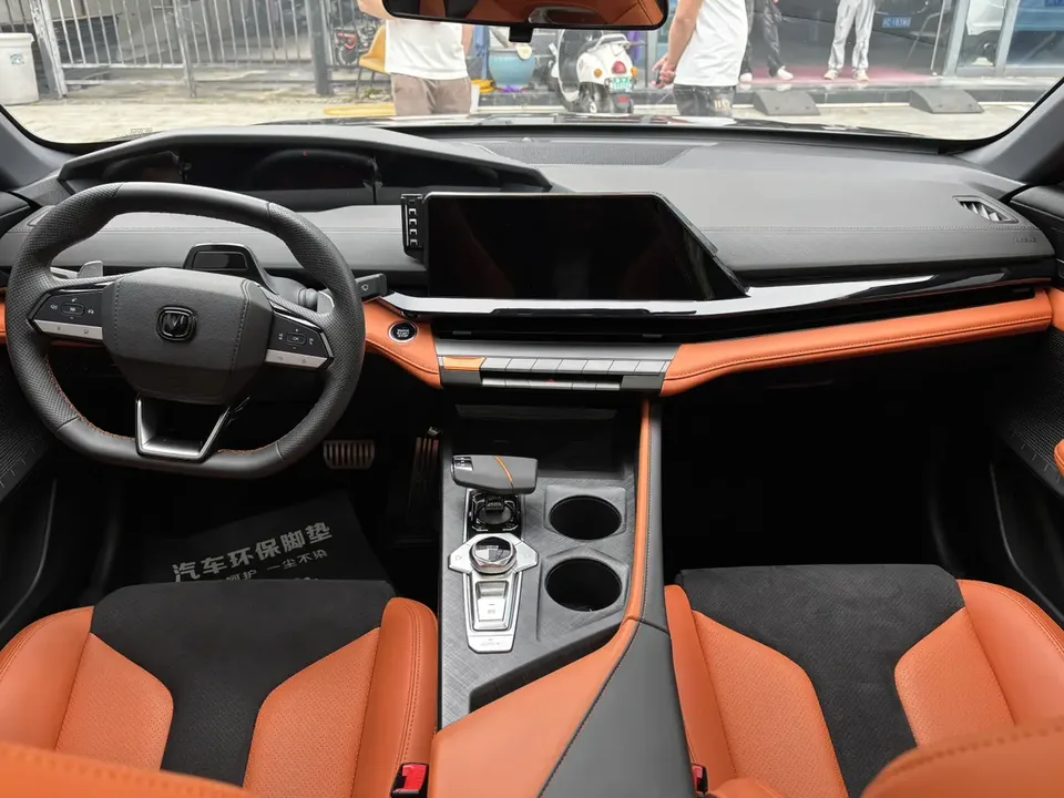 Changan UNI-V 1.5T Sports Edition 2023 — миниатюра 3