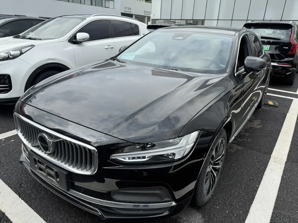 Volvo S90 Volvo S90 2024 B5 Zhiyi Deluxe Edition 2023 — photo 1, buy with delivery to Moscow