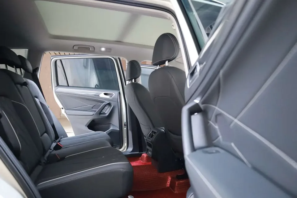 Volkswagen Tiguan L Tiguan L 2022 330TSI Automatic 2WD R-Line Flagship Edition 2022 — миниатюра 3