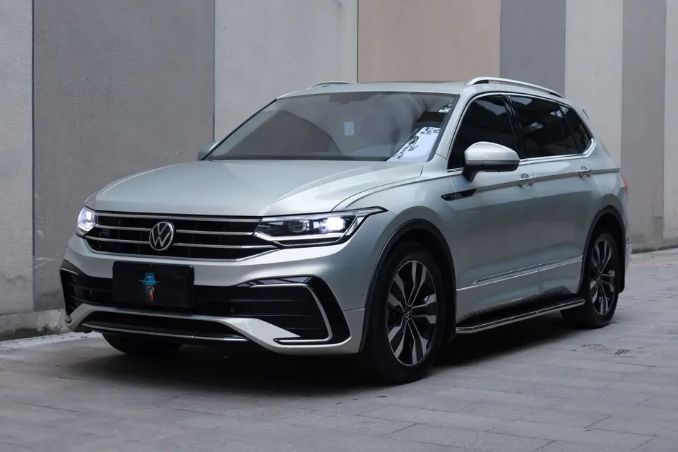 Volkswagen Tiguan L Tiguan L 2022 330TSI Automatic 2WD R-Line Flagship Edition 2022 — фото 1, купить с доставкой в Москву