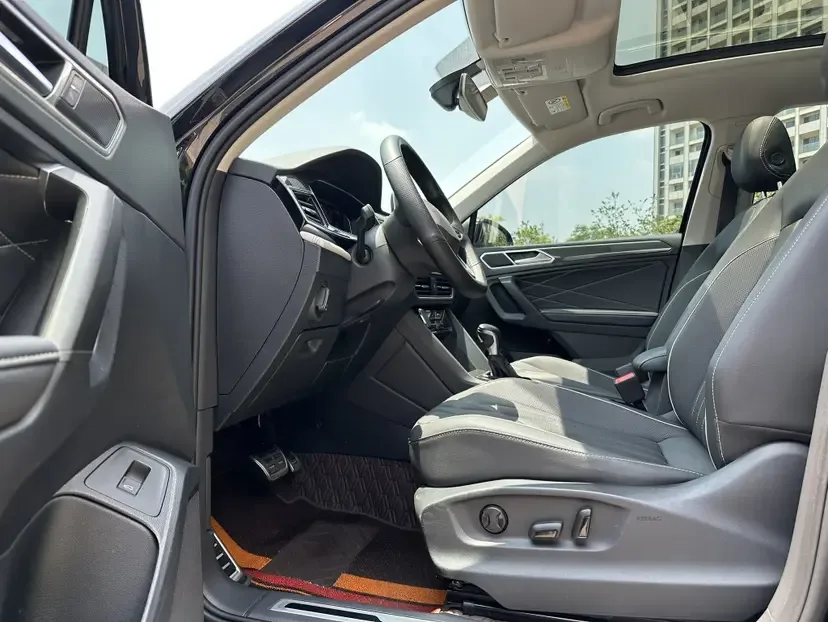 Volkswagen Tiguan L Tiguan L 2022 330TSI Automatic 2WD R-Line Enjoy Edition 2022 — миниатюра 5
