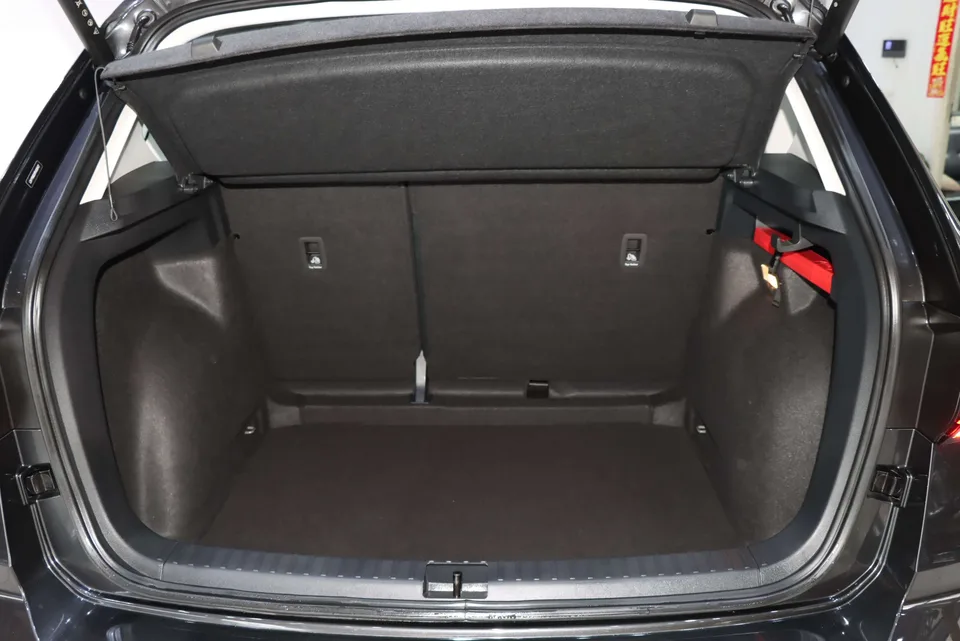 Volkswagen Tharu 300TSI 2WD Full Moon Edition 2025 — миниатюра 5