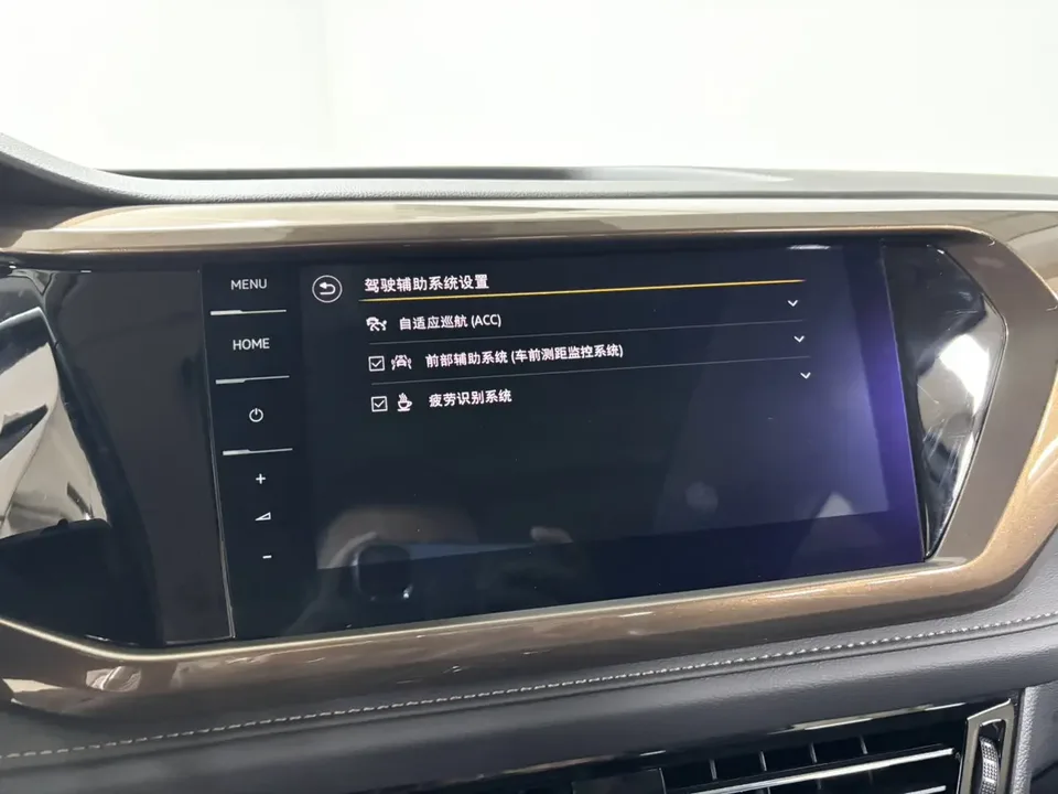 Volkswagen Tharu 280TSI 2WD Luxury Edition 2022 — миниатюра 3