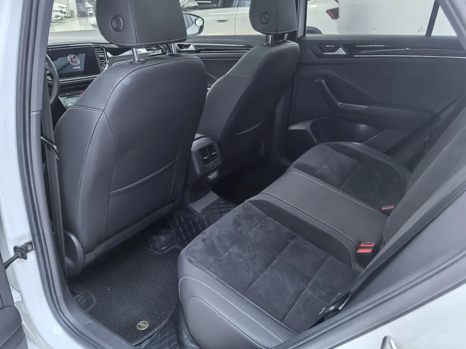 Volkswagen T-Roc Tangeu 280TSI DSG four-wheel drive luxury smart version 2022 — миниатюра 4