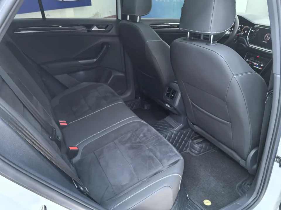 Volkswagen T-Roc Tangeu 280TSI DSG four-wheel drive luxury smart version 2022 — миниатюра 5
