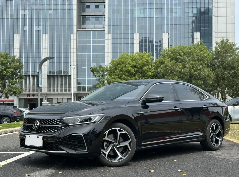 Volkswagen Passat 2023