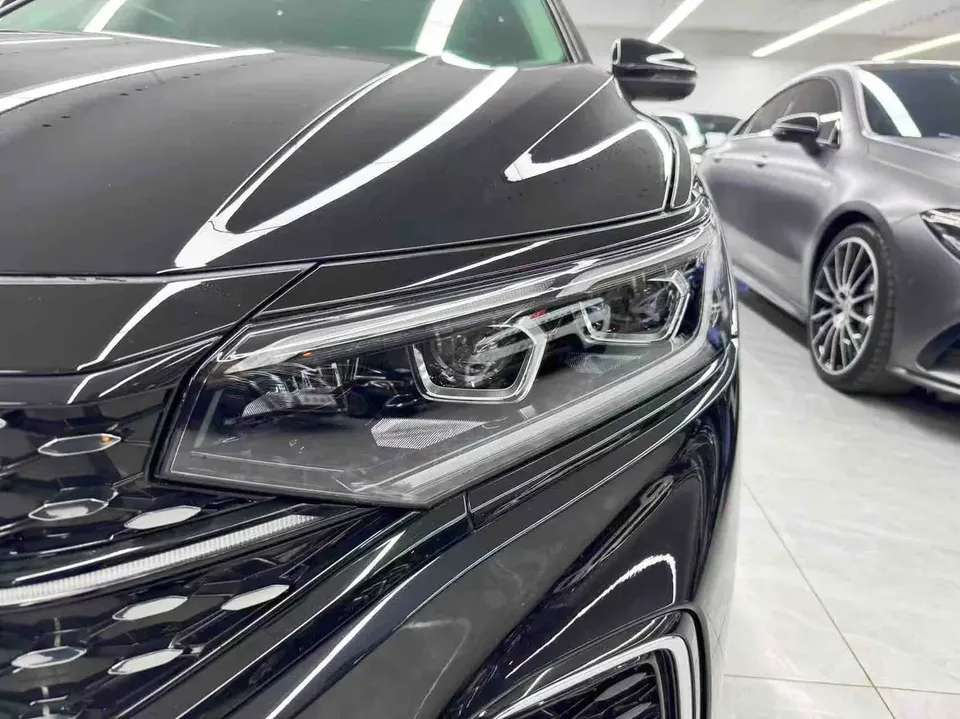 Volkswagen Passat facelift 330TSI Starry Sky Deluxe Edition 2023 — миниатюра 3