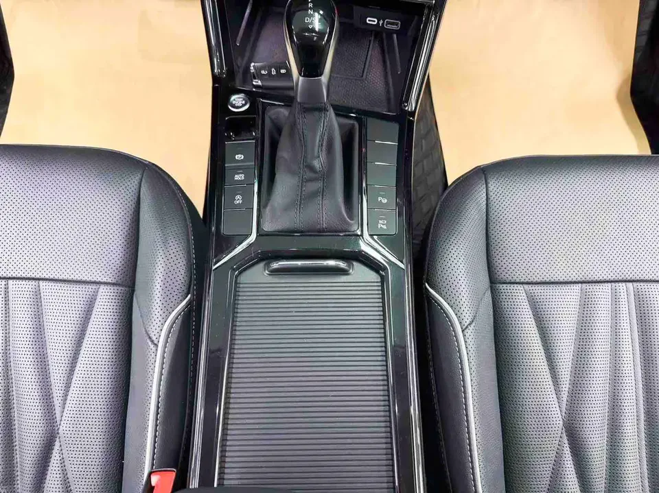 Volkswagen Passat facelift 330TSI Starry Sky Deluxe Edition 2023 — миниатюра 4