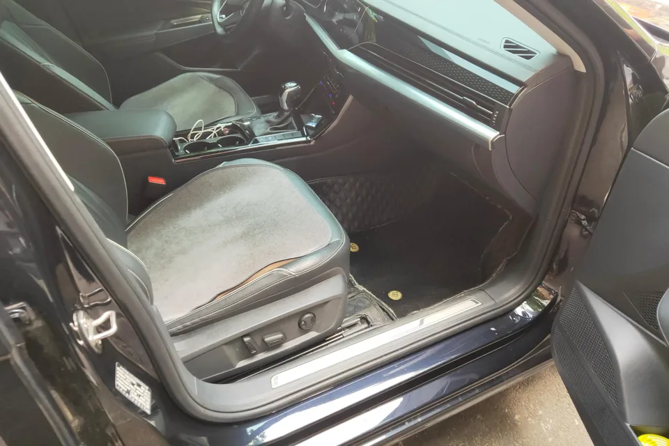 Volkswagen Passat facelift 380TSI luxury version 2023 — миниатюра 3