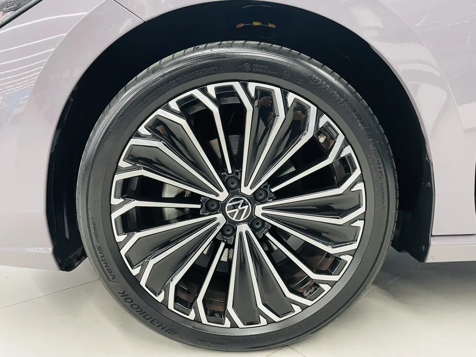 Volkswagen Passat Passat 2025 PRO 380TSI Dragon Edition 2024 — миниатюра 2