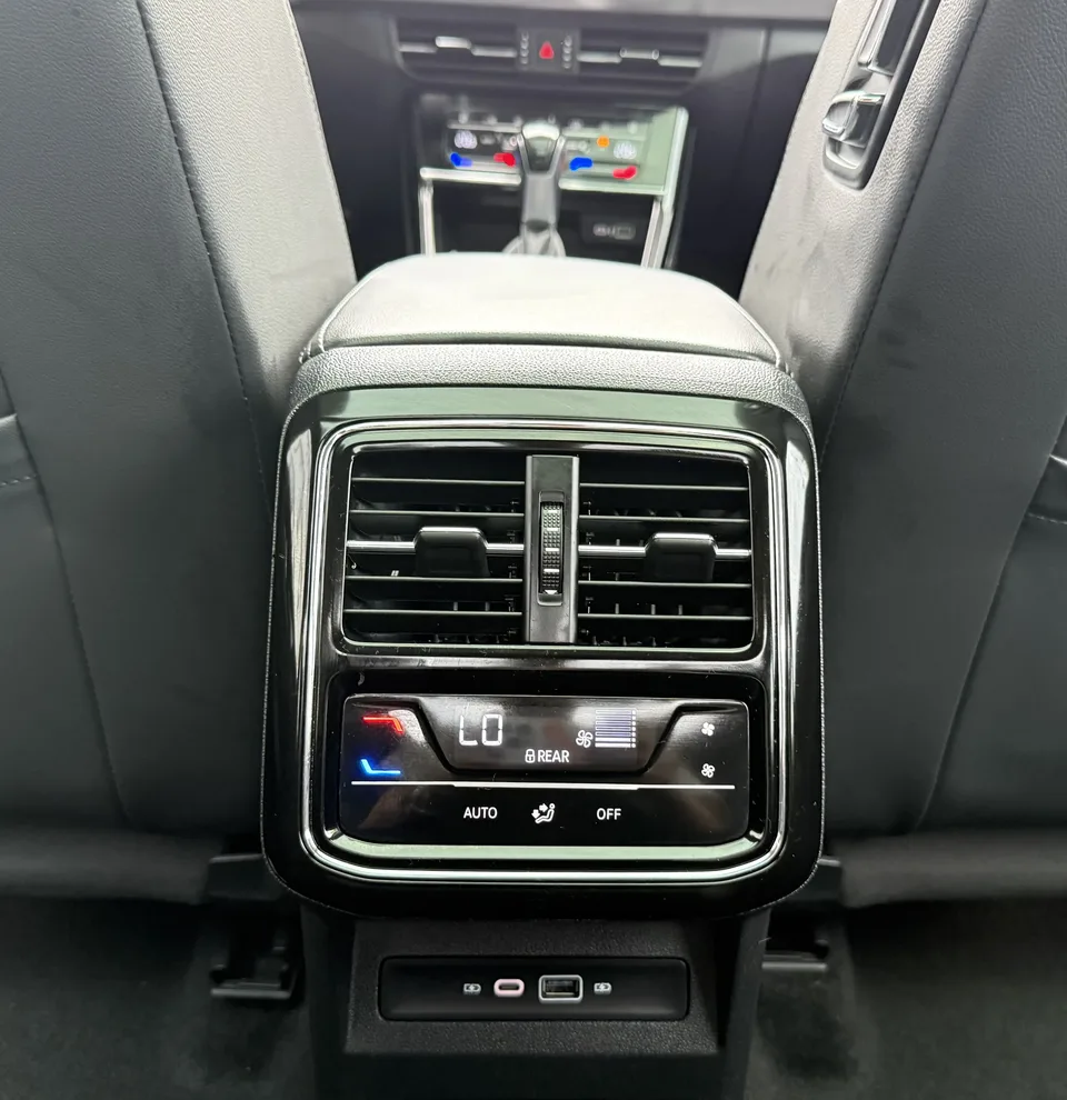 Volkswagen Passat facelift 330TSI luxury version 2023 — миниатюра 2