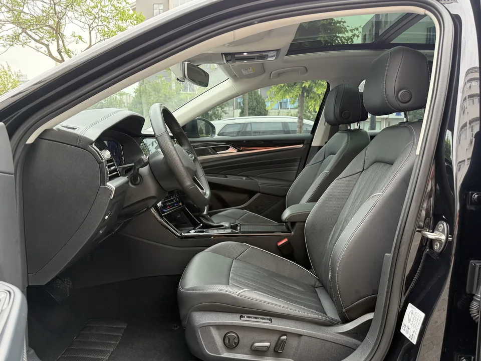 Volkswagen Passat facelift 330TSI luxury version 2023 — миниатюра 3