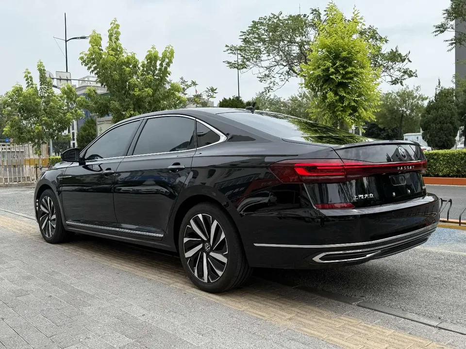 Volkswagen Passat facelift 330TSI luxury version 2023 — миниатюра 4