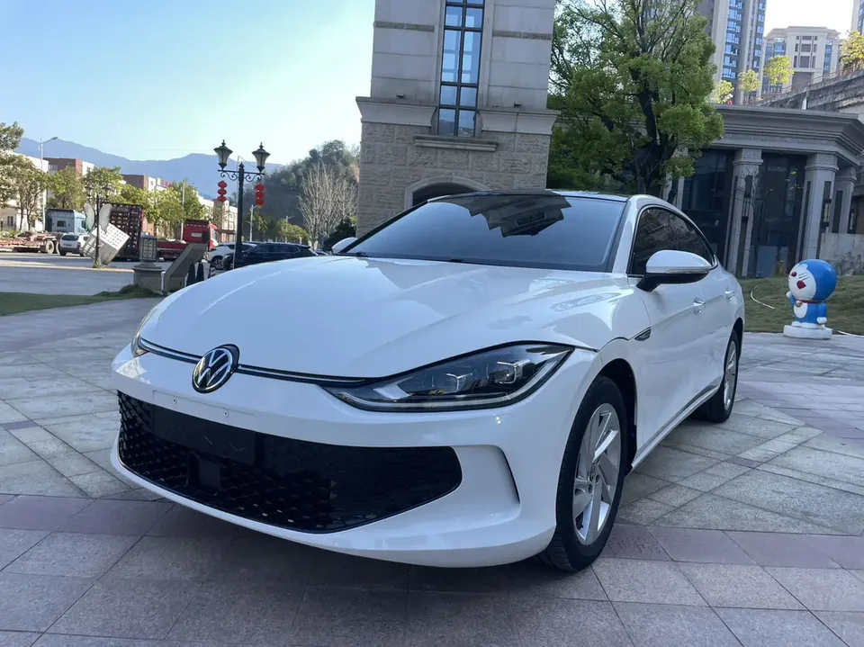 Volkswagen Lamando Lingdu 2022 Lingdu Lingdu L 280TSI DSG Cool Edition 2022 — photo 1, buy with delivery to Moscow