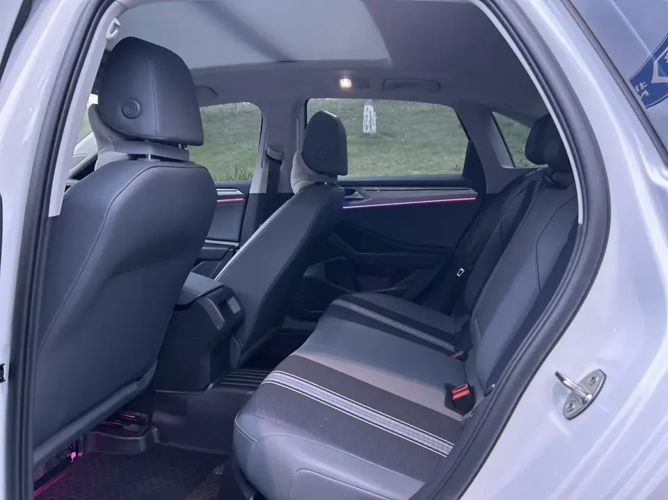 Volkswagen Sagitar Sagitar 200TSI DSG Flying Edition 2025 — миниатюра 3