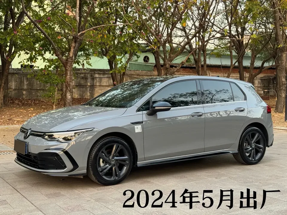 Volkswagen Golf golf 2023 280TSI DSG R-Line Lite 2024 — фото 1, купить с доставкой в Москву