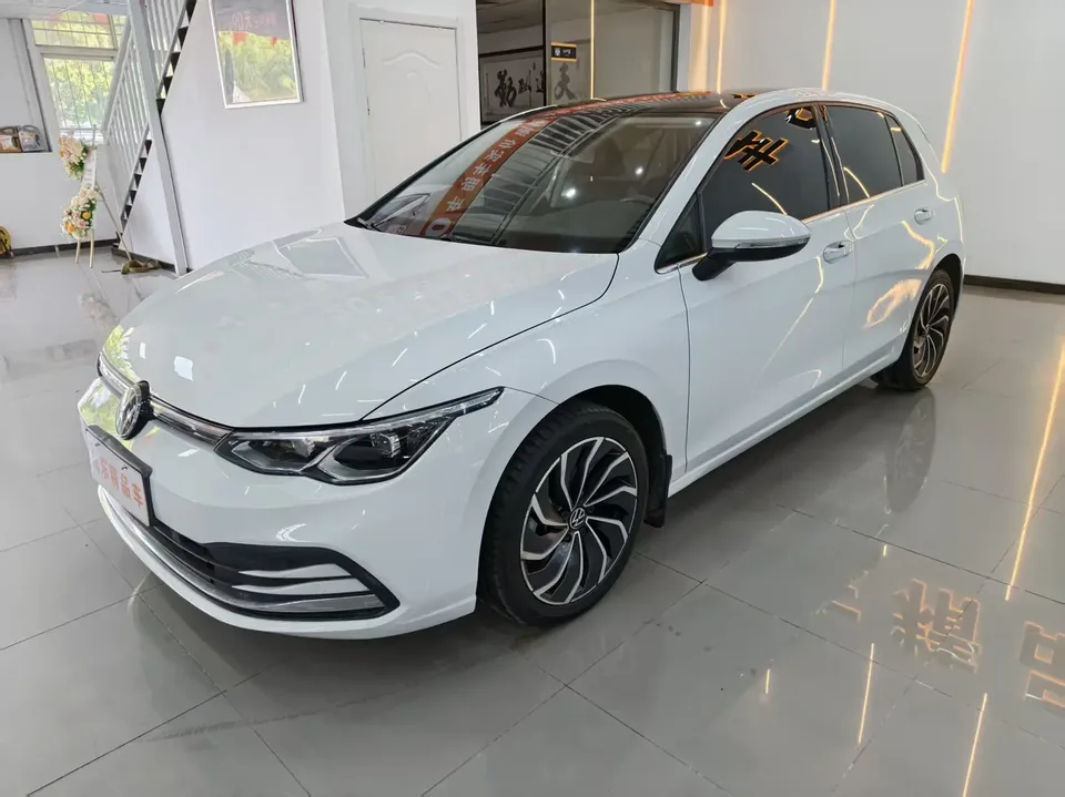 Volkswagen Golf golf 2023 280TSI DSG Pro 2023 — фото 1, купить с доставкой в Москву