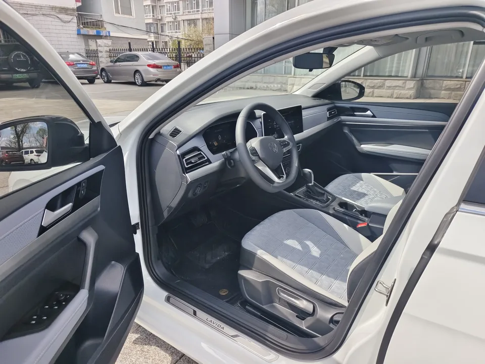 Volkswagen Lavida 300TSI DSG Full Edition 2024 — миниатюра 3