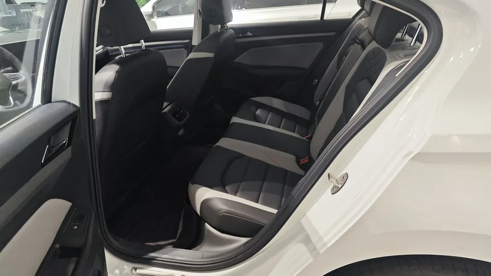 Volkswagen Bora 300TSI DSG Premium Edition 2024 — миниатюра 3