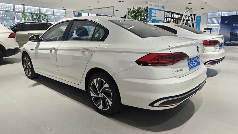 Volkswagen Bora 300TSI DSG Premium Edition 2024 — миниатюра 4