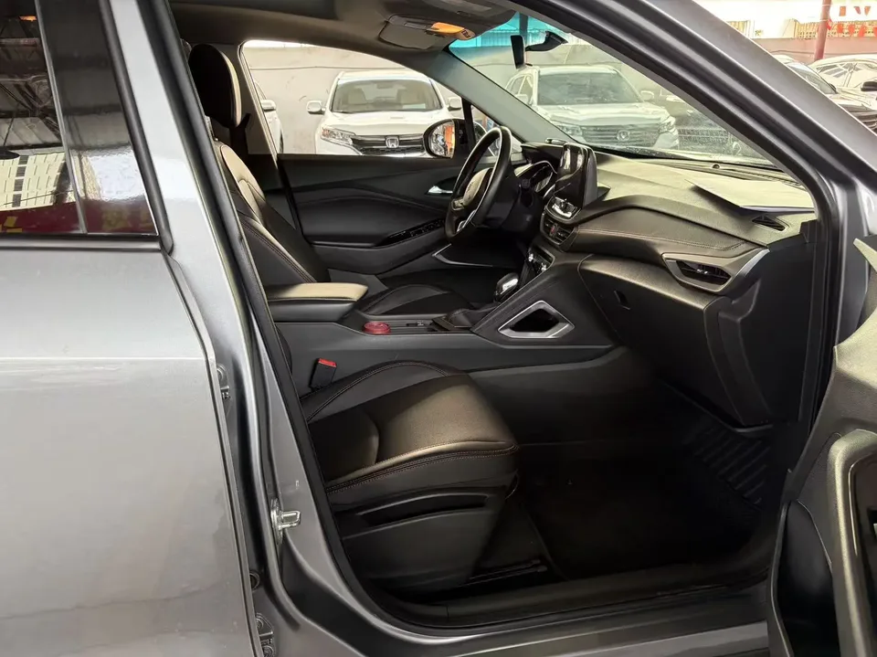 Chevrolet Volando light hybrid Redline 530T indulgent version (5+2 models) 2023 — миниатюра 5
