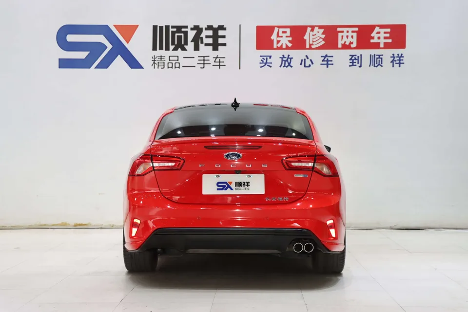 Ford Focus Focus 2021 sedan EcoBoost 180 automatic ST Line 2022 — миниатюра 2
