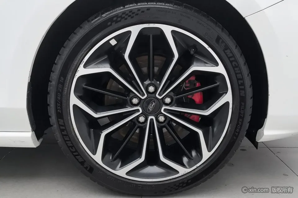 Ford Focus Focus 2021 hatchback EcoBoost 180 automatic ST Line 2022 — миниатюра 2